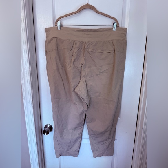 Athleta Women’s Khaki High-Rise Trekkie Notth Jogger Pants - Size 22 - Picture 5 of 9